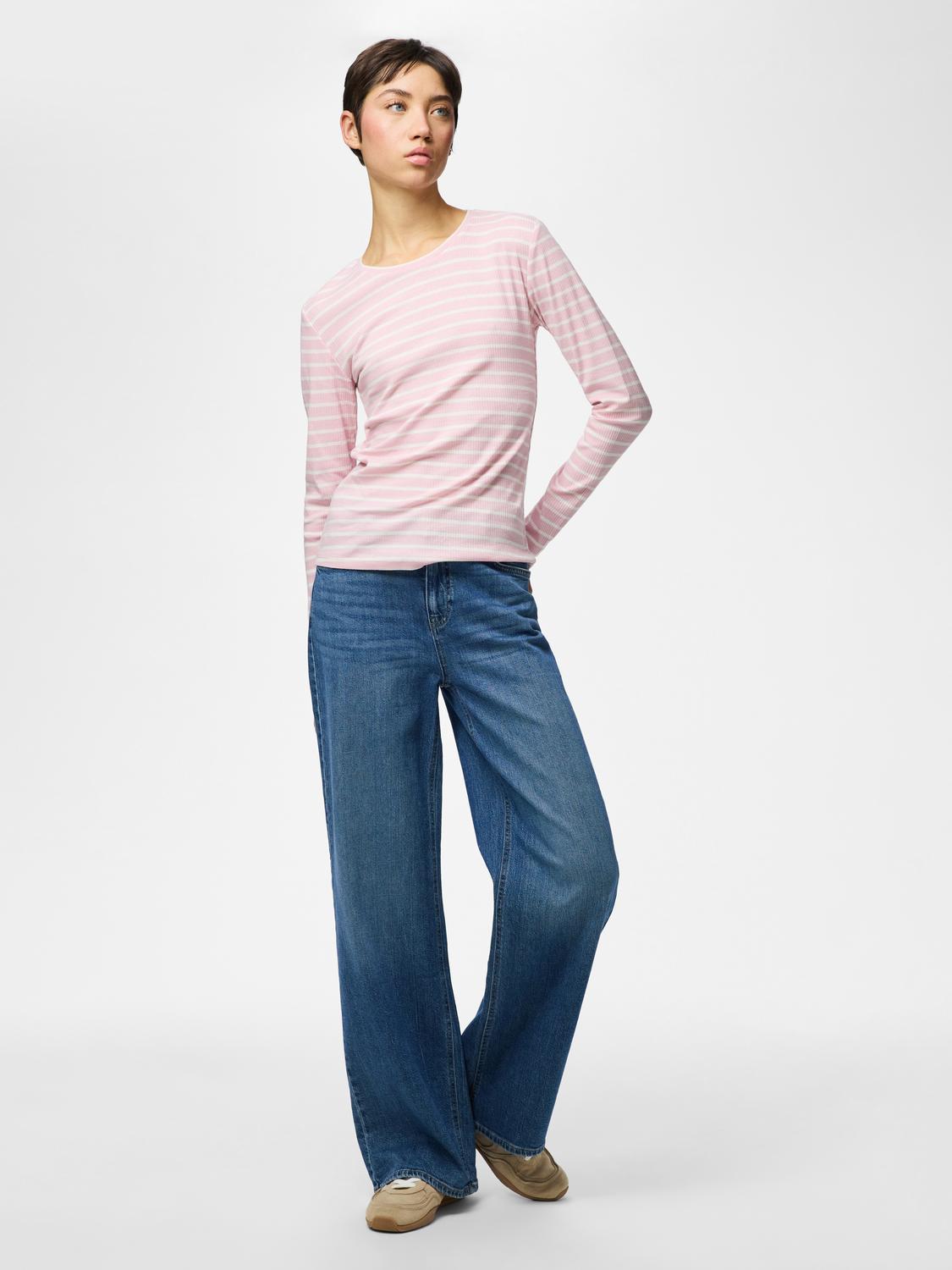 model_shot-front_full